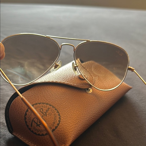 Ray-Ban Gold Aviator Sunglasses - Picture 3 of 4
